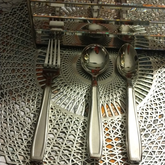 Utensils for Dinnerware - Picture 5 of 12